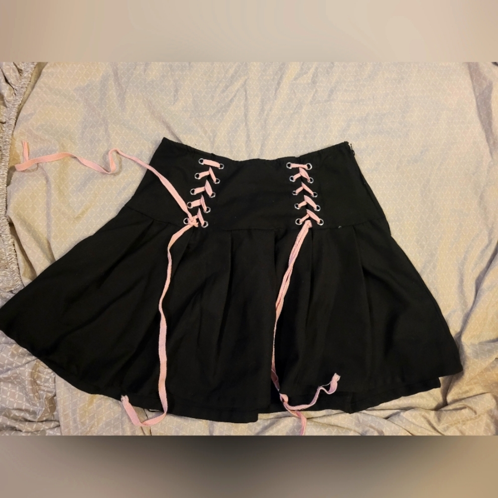 Small skater black skirt with pink ribbon